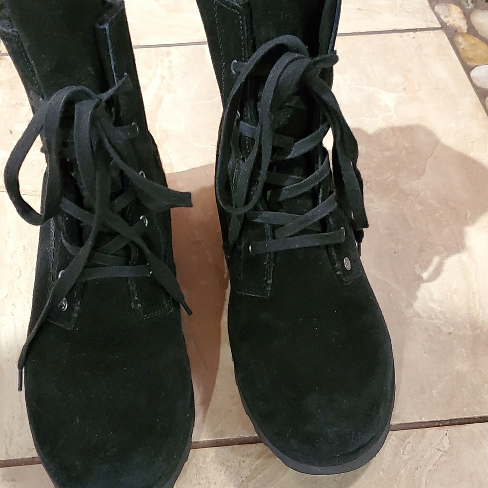 Bearpaw suede boot size 11